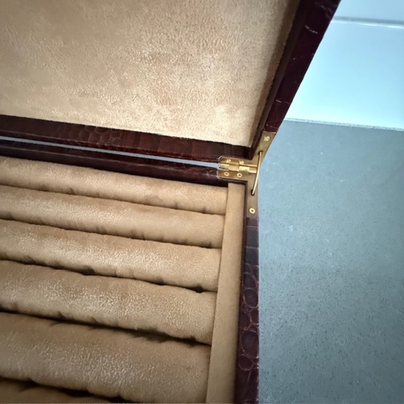 Suede Lined Cufflink Jewelry Storage Box 11"x8"x2" - Picture 3 of 9